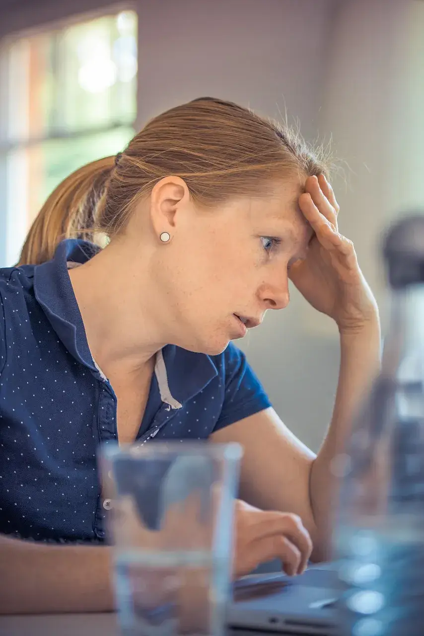 A female business owner is on the verge of burning out.